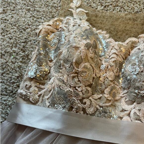 WATTERS & WATTERS Womens Formal Dress, size 12, Gold sequin & Tulle - Picture 14 of 15